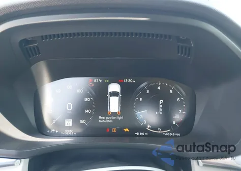 2021 Volvo Xc60 T5 Momentum z USA, uszkodzony, nr VIN YV4102RK1M1738035